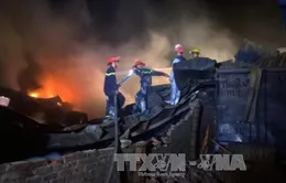 Cháy lớn công ty xây dựng ở Thanh Hóa, thiệt hại hàng tỉ đồng