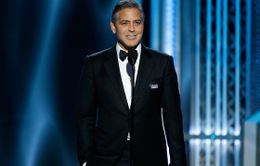 George Clooney diện đồ cưới lên nhận giải Quả cầu vàng