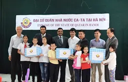 Đại sứ quán Qatar tặng quà trẻ em Làng SOS Hà Nội