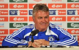 Guus Hiddink đã tới London để chuẩn bị dẫn dắt Chelsea