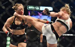 Nữ hoàng UFC Ronda Rousey ngất lịm sau cú đá knock-out của đối thủ