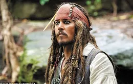 Johnny Depp phẫu thuật trong thời gian đóng phim