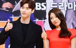 Park Shin Hye và Lee Jong Suk bí mật hẹn hò ở London?