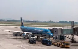 Vietnam Airlines lùi giờ bay, dùng tàu bay lớn chở khách vì bão Dujuan