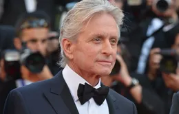 Michael Douglas khó chịu với việc chụp ảnh selfies