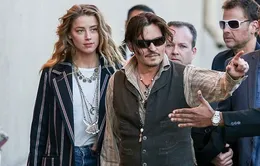 Johnny Depp quấn quýt không rời bên bạn gái