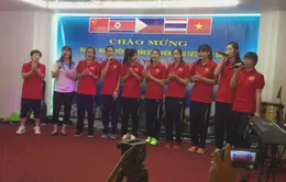 Tuyển nữ Việt Nam nhún nhảy hát Nối vòng tay lớn phiên bản remix