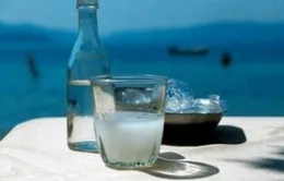 Hy Lạp áp thuế với rượu Tsipouro khiến người dân lo lắng