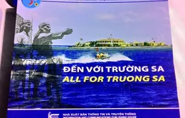 Ra mắt sách ảnh song ngữ "Đến với Trường Sa"