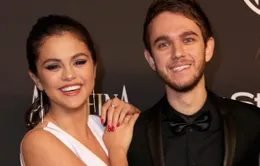 Selena Gomez bất ngờ tình tứ bên trai lạ