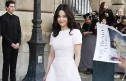 Song Hye Kyo đẹp rạng ngời tại Paris Fashion Week