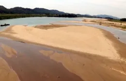 Nghệ An: Nắng hạn kéo dài, sông Lam cạn kỷ lục