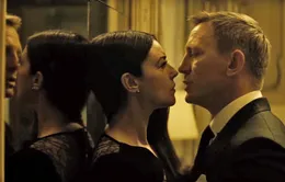 Monica Bellucci khen diễn viên phim James Bond “hào phóng” trong cảnh tình cảm