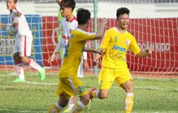 Văn Thành lập hat-trick, U21 Hà Nội T&T đánh bại chủ nhà vào chung kết