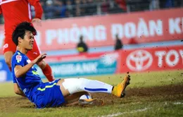 Sân cỏ tại V.League xuống cấp: Câu chuyện mãi chưa tìm ra lời giải