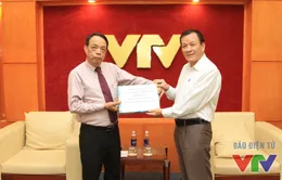 Nhà báo Nguyễn Văn Vinh trao tặng 174 bức ảnh tư liệu quý cho VTV