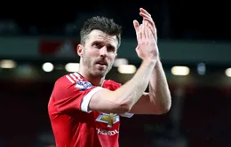 Mourinho gọi điện tâm sự, Carrick đồng ý ở lại Man Utd