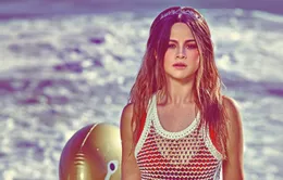 Selena Gomez khoe vẻ gợi cảm khác lạ trên bãi biển