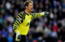 Van Der Sar bất ngờ xỏ găng thi đấu chuyên nghiệp trở lại