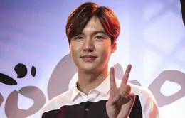 Lee Min Ho xúc động khi fan cạo đầu vì nhớ mình