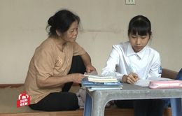 Người bà 14 năm chăm sóc cho đứa cháu không "máu mủ, ruột rà"