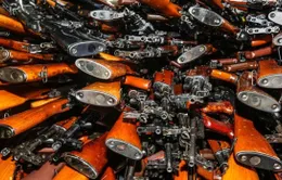 Australia bắt giữ tàu cá chở gần 2.000 khẩu súng AK47