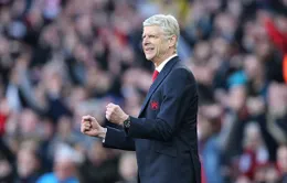 HLV Wenger: Arsenal đang tìm kiếm trung vệ "kinh nghiệm"