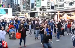 Nam giới Canada nhảy múa trên giày cao gót