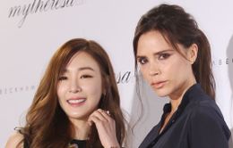 Victoria Beckham làm mặt ngầu bên cạnh thành viên SNSD