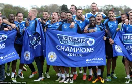 Ông chủ Leicester City hứa thưởng xe Mercedes cho các nhà vô địch