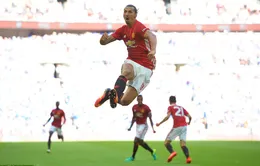 VIDEO: Ibra đánh đầu không thể cản phá, đưa Man Utd lên đỉnh nước Anh