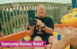 “Chất lừ” màn mở hộp Galaxy Note 7 trên... cầu trượt nước