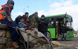 Chuyến xe bus đầu tiên đưa người dân trở về nhà ở Aleppo