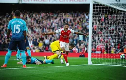 VIDEO, Arsenal 3-2 Swansea: Walcott lập cú đúp, Xhaka bị đuổi