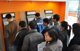 Cận Tết, hàng loạt cây rút tiền ATM lại... "ốm"