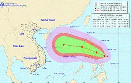 Bão Sarika gió giật cấp 10 đang di chuyển vào Biển Đông