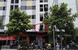 Cảnh báo nguy cơ trẻ em rơi ngã từ ban công chung cư