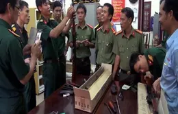 Quảng Nam: Bắt giữ xe khách chở nhiều vũ khí quân dụng
