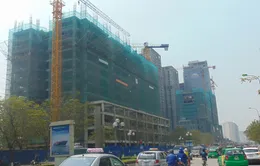 Ùn tắc, các dự án vẫn đua nhau xây dựng dọc hai bên đường Lê Văn Lương