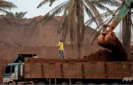 Malaysia cấm khai thác bauxite thêm 3 tháng