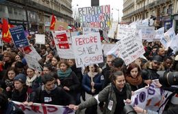 Pháp sẽ không rút lại Luật Lao động mới