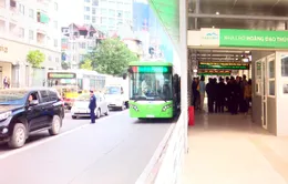 Đầu tư "khủng" nhưng không hiệu quả, nên giữ hay bỏ bus nhanh BRT?