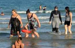 Pháp: Bùng nổ tranh cãi về lệnh cấm burkini