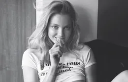 Bỏng mắt với hình ảnh của chân dài Victoria’s Secret trên tạp chí Playboy