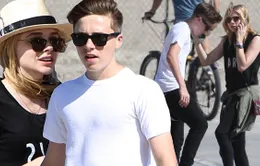 "Phi công trẻ" Brooklyn Beckham chia tay "máy bay bà già"