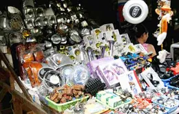 Những chiêu trò móc túi khách hàng tại chợ Trời
