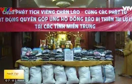 Phật tử chùa Phật Tích (Vientiane) hướng về miền Trung