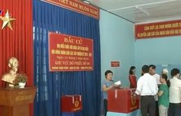 Cử tri các tỉnh miền Trung hăng hái thực hiện trách nhiệm công dân