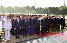 Đoàn đại biểu Quốc hội khóa XIV vào lăng viếng Chủ tịch Hồ Chí Minh
