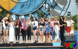 Thí sinh Hoa hậu Biển Việt Nam kiên trì "đội" nắng tập catwalk
